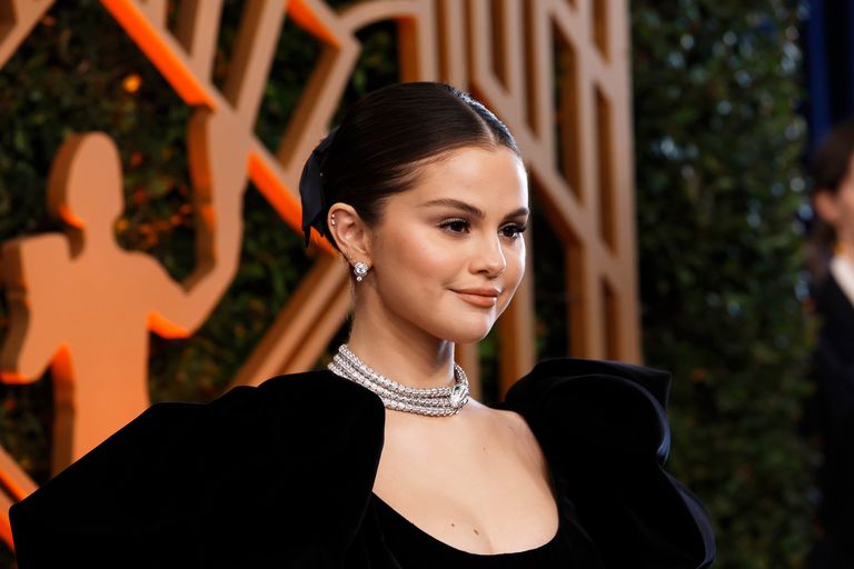 Selena Gomez Looks Beautiful In A Black Column Gown At The Sag Awards